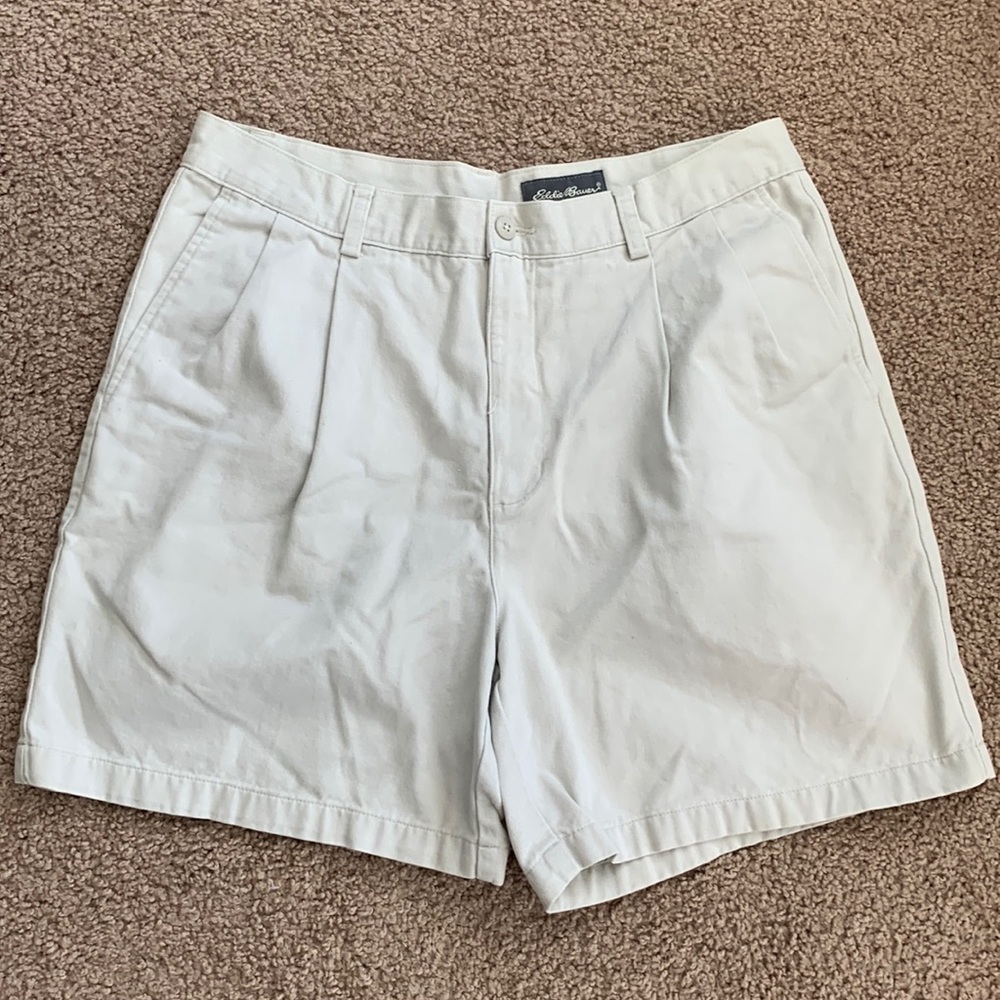 Eddie Bauer pleated shorts off white Size 34, very good condition, deep pockets